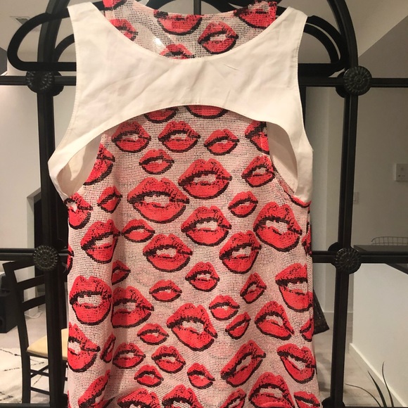 Mesh tank top with lip print - Picture 3 of 3